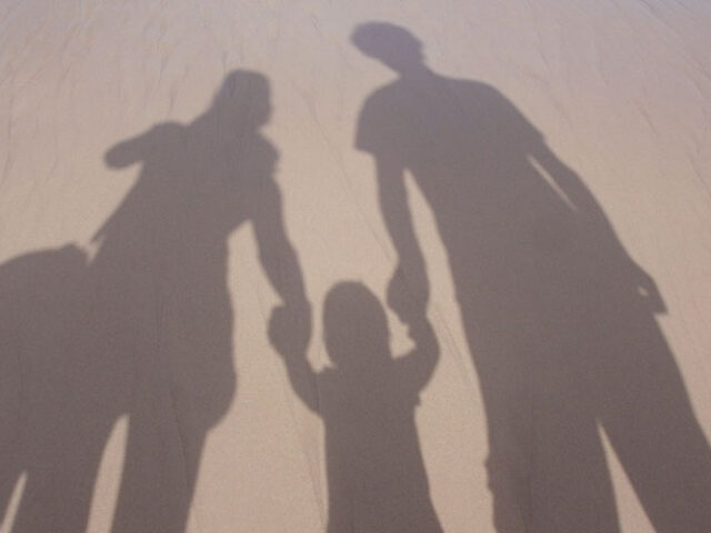Famiglia doveri dei genitori verso i figli: i limiti e l’allontamento dalla casa familiare